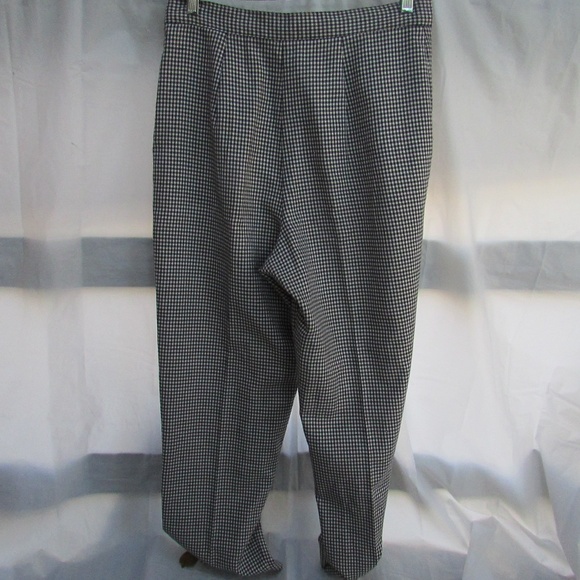 Classic Black and White Checkered Wide Leg Pants - Picture 5 of 6